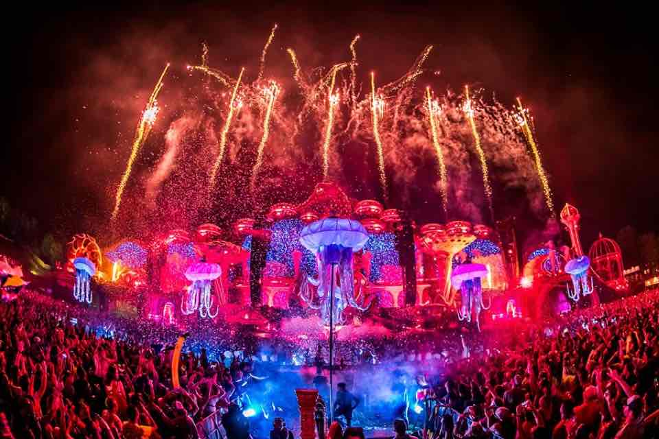 tomorrowland-festival-fireworks - EDMLI